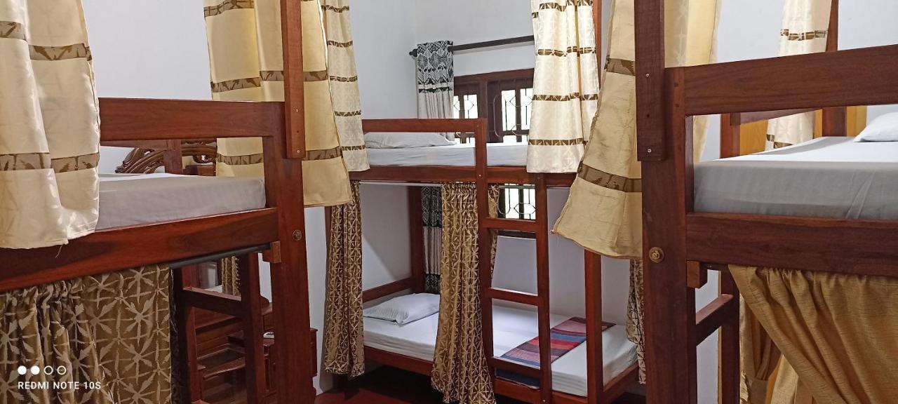 The Traveller'S Hostel & Private Rooms Sigiriya Dış mekan fotoğraf
