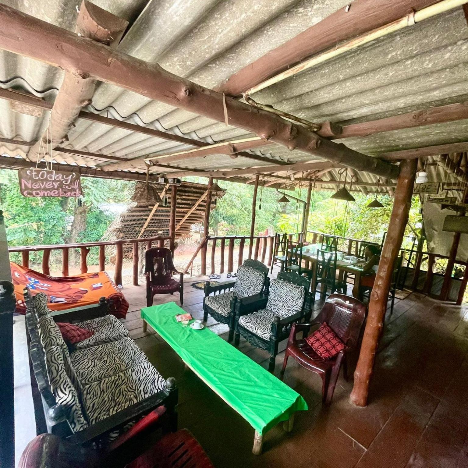 The Traveller'S Hostel & Private Rooms Sigiriya Dış mekan fotoğraf