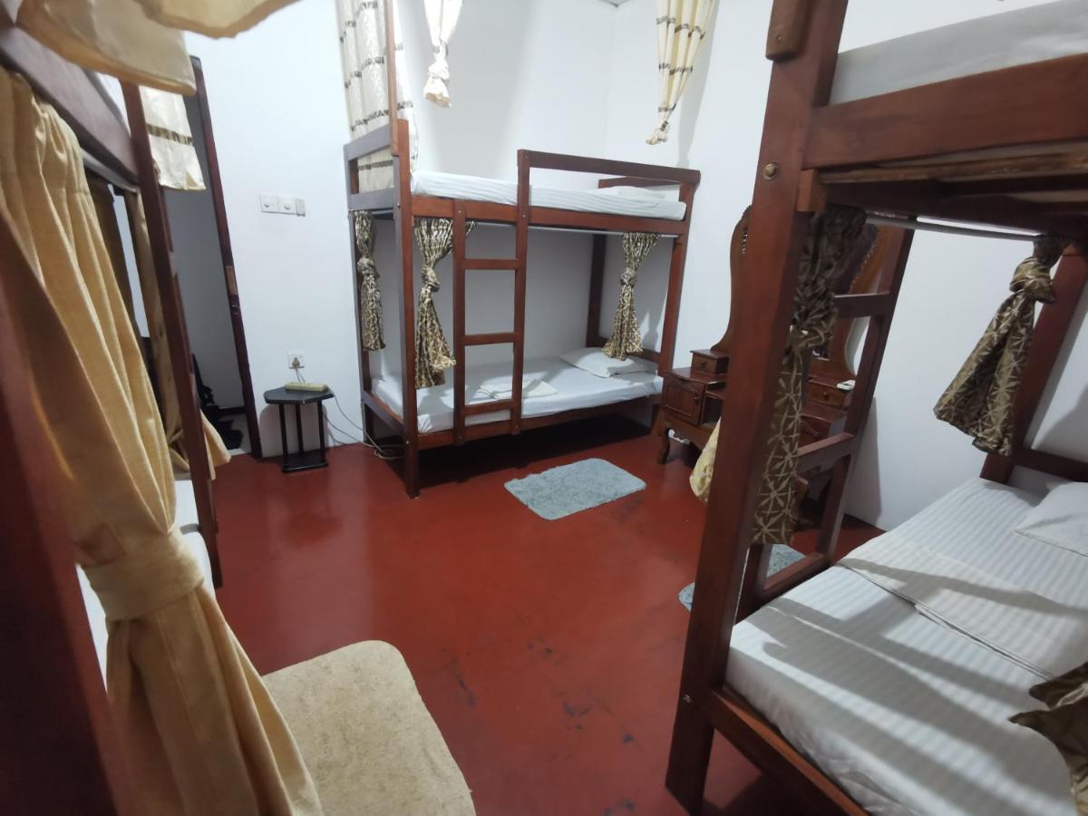 The Traveller'S Hostel & Private Rooms Sigiriya Dış mekan fotoğraf